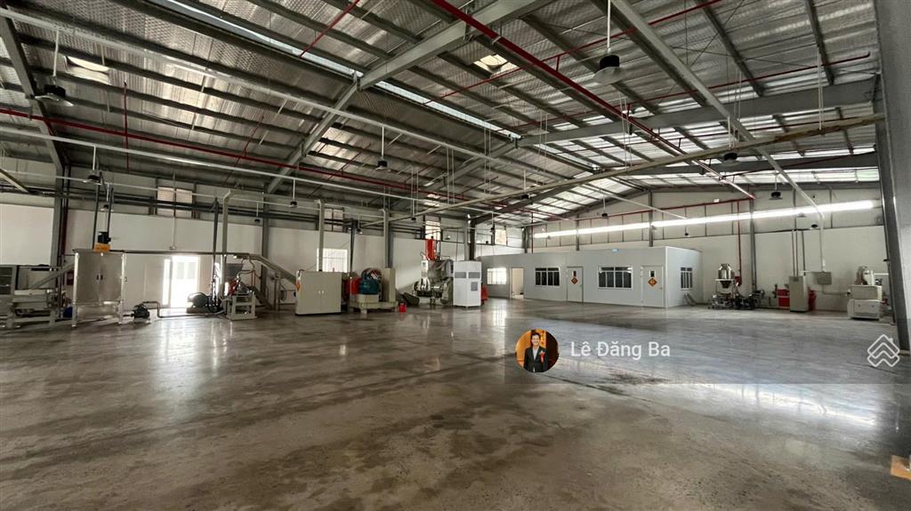 Bán xưởng trong kcn vsip 2, diện tích 12.000m2, mới 90%, giá 115 tỷ, sử dụng đến 2057