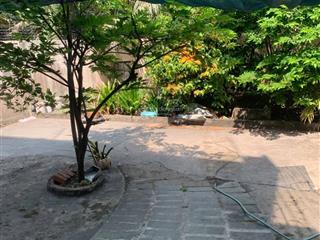 Bán đất tặng nhà. dt đất 229m2
dt sử dụng  4tầng + sân 505m2
7pn 7wc giá  18 tỷ
1