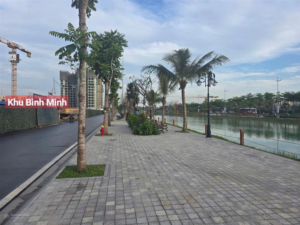 Còn duy nhất căn shophouse cạnh hồ rẻ nhất vinhomes cổ loa. 13,9tỷ, 90m2. ký trực tiếp chủ đầu tư