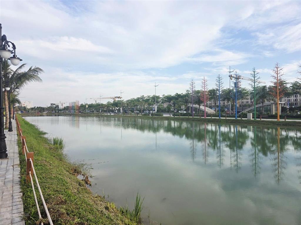 Còn duy nhất căn shophouse cạnh hồ rẻ nhất vinhomes cổ loa. 13,9tỷ, 90m2. ký trực tiếp chủ đầu tư
