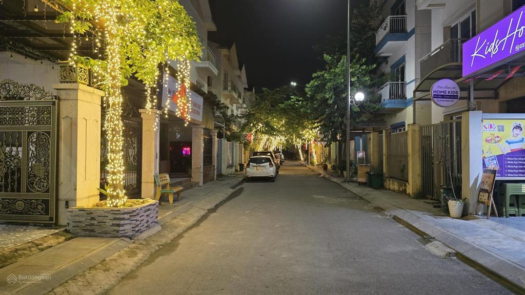 Em bán căn biệt thự đông trù. mặt tiền 12 mét. gần triển lãm quốc gia và vin cổ loa hướng mát