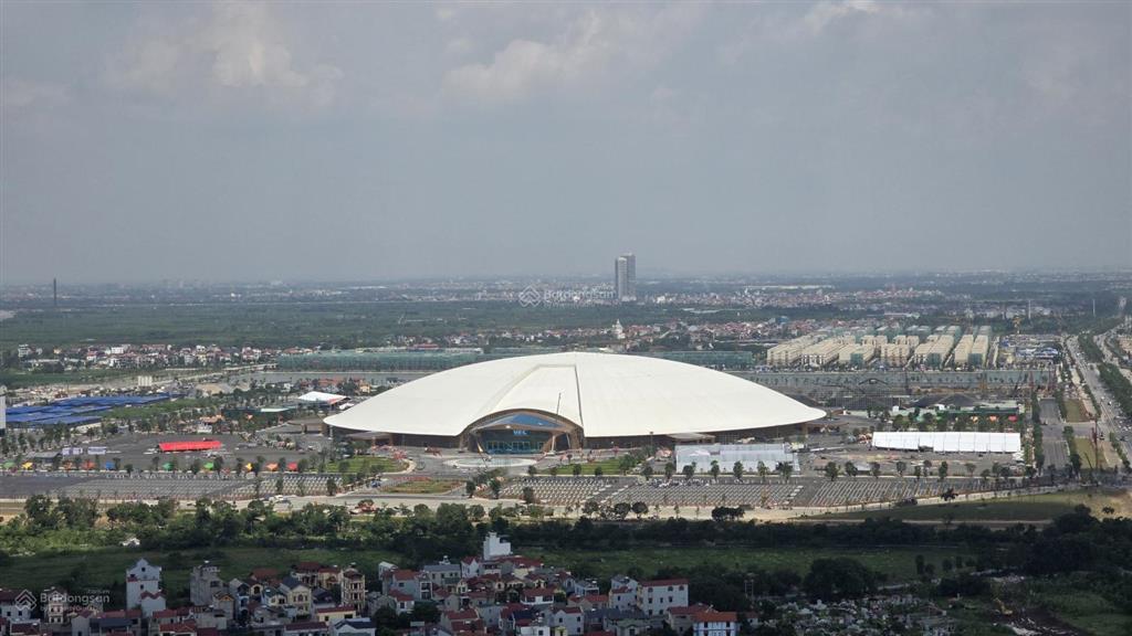 Bán căn góc 96m2 full nội thất tầng đẹp. view trọn cầu tứ liên và vin cổ loa gần triển lãm quốc gia