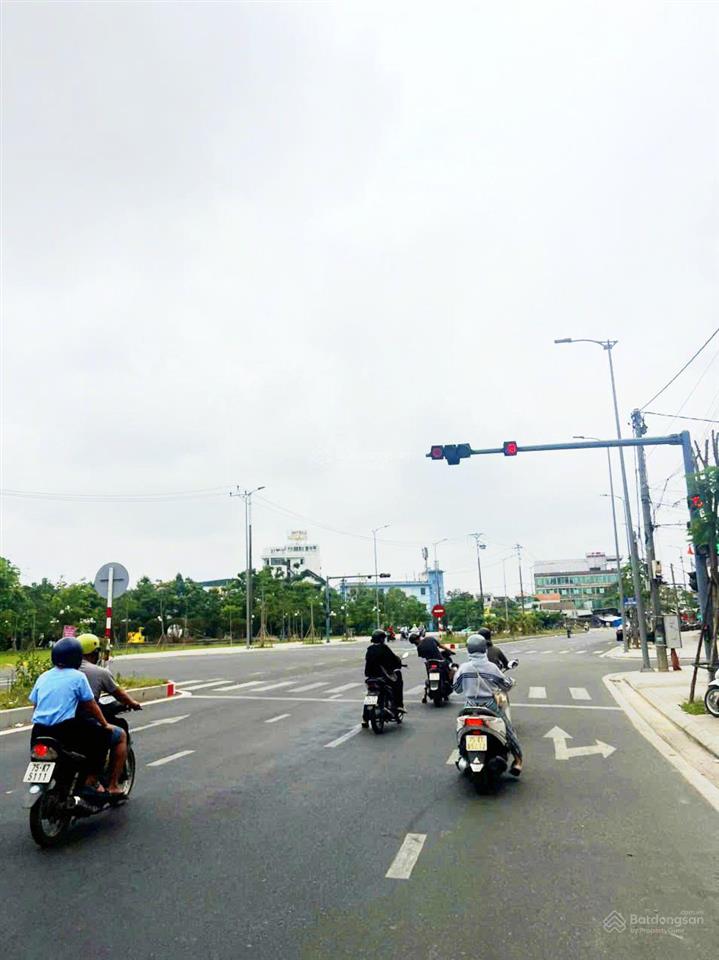 Đất mặt tiền phạm văn đồng ngang 15m (đoạn trên)