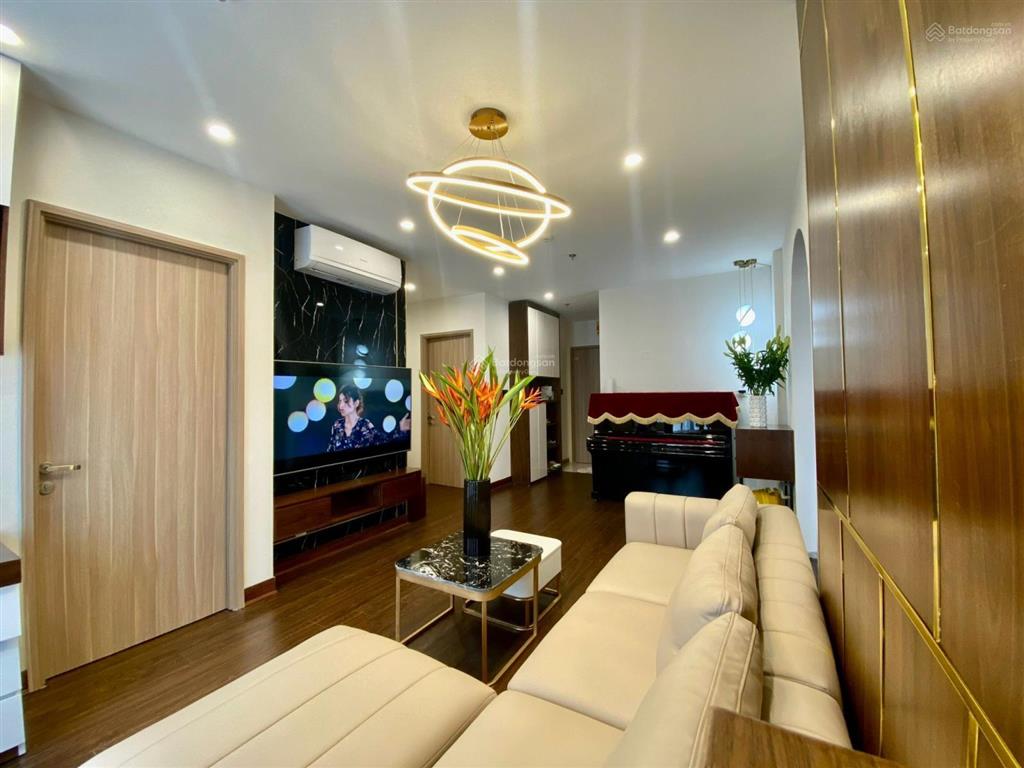 Bán lỗ căn 3pn  80m2, 5.68 tỷ bao phí, đủ đồ (chính chủ) vinhomes smart city tòa mới bàn giao