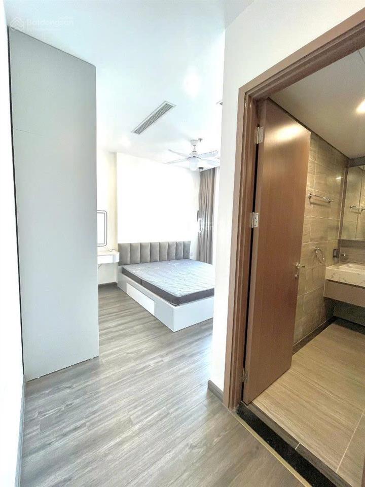 Siêu cắt lỗ tòa tonkin 2 2pn  2vs, 64,8m2, 5,3 tỷ, tòa cao cấp vinhomes smart city
