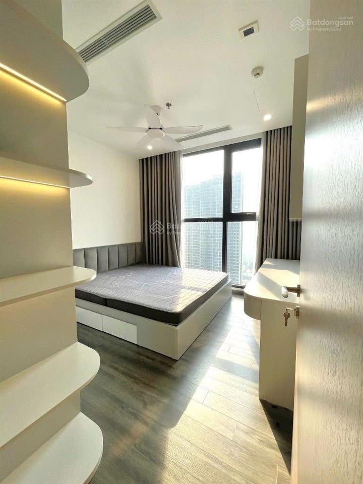 Siêu cắt lỗ tòa tonkin 2 2pn  2vs, 64,8m2, 5,3 tỷ, tòa cao cấp vinhomes smart city