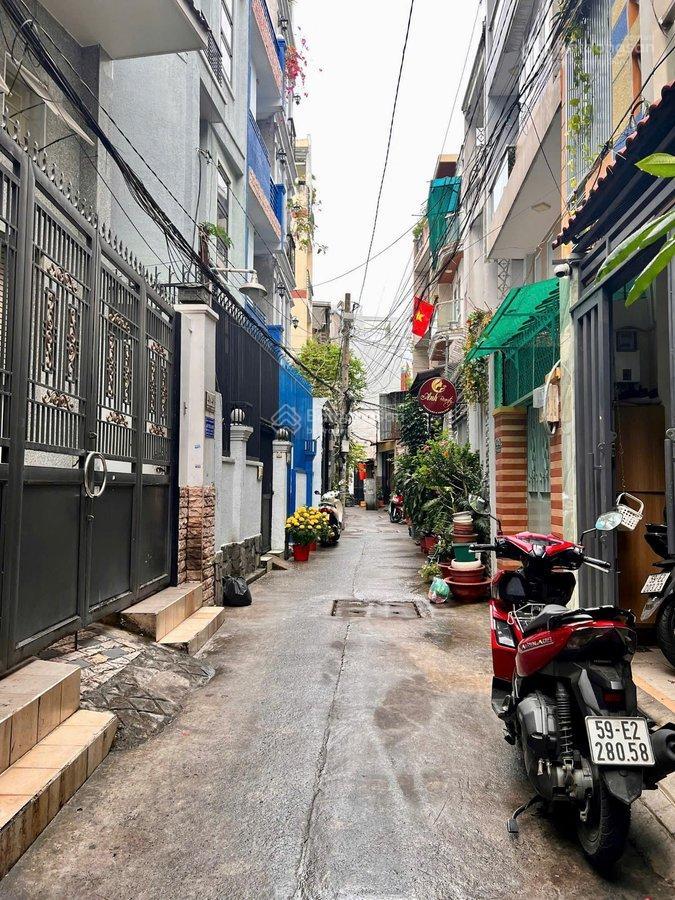 Nhà khu phan xích long, quận phú nhuận, 27m2 (3,7x8,5m) 3 tầng còn mới, hẻm thông, 5.8 tỷ