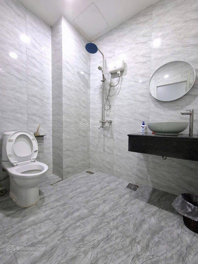 Bán chdv 4 tầng đường võ văn kiệt, quận 1, 4 phòng lớn, dòng tiền 32 triệu/tháng, giá chỉ 8,1 tỷ