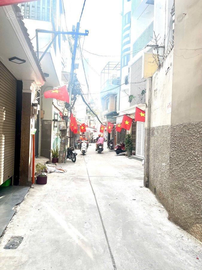 Bán đất quận 3, hẻm xe hơi đường hai bà trưng, sẵn nhà cấp 4, giá 200 triệu/m2, 36m2, 75 tỷ