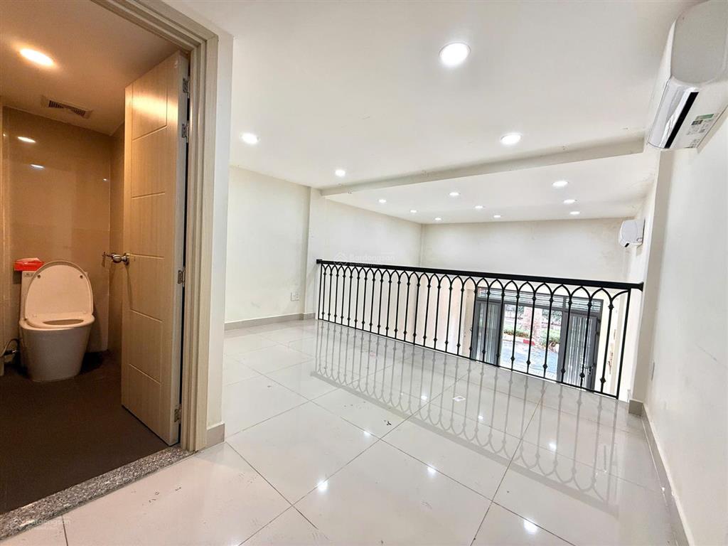 Bán nhà mặt tiền đường 3/2, quận 10, nhà mới, 5 tầng, hđ thuê 60 tr/tháng, 4m x 18m, giá 26 tỷ.