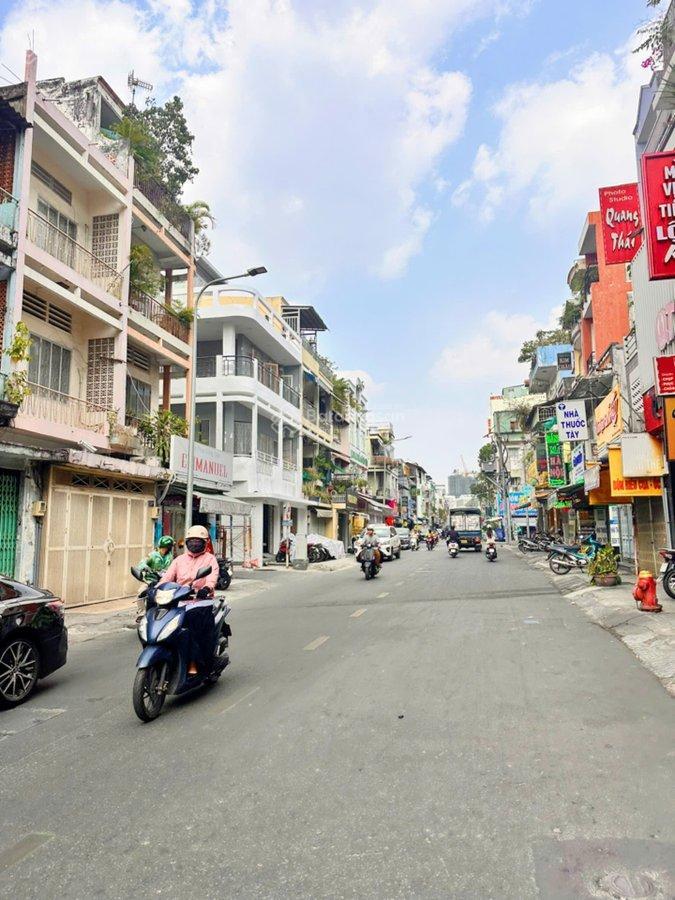 Bán nhà mặt tiền đặng văn ngữ, quận phú nhuận, dòng tiền 1 năm 300 triệu, 98m2 nở hậu, giá 18,5 tỷ