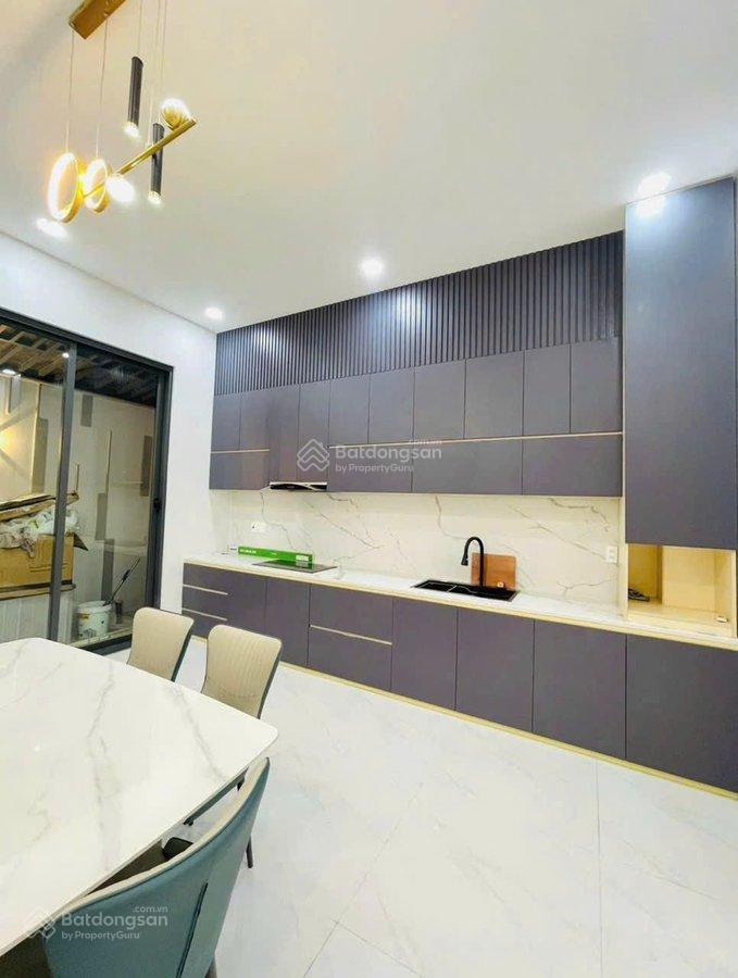 Nhà mặt tiền đường huỳnh văn bánh, 5 tầng mới đẹp, giá chỉ 10,7 tỷ