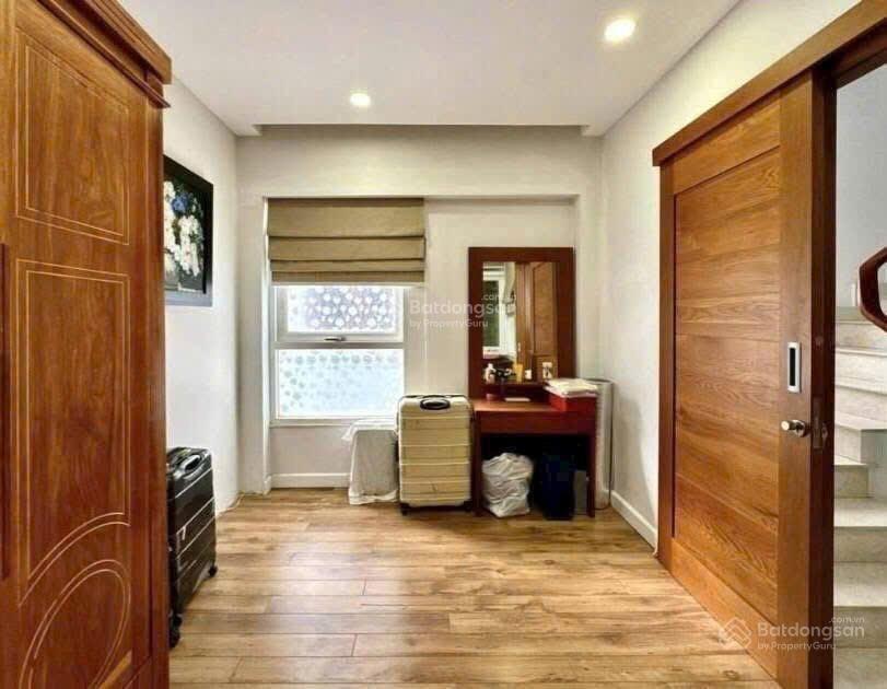 Bán nhà 4 tầng/mặt bằng kinh doanh tại phố nhật lê thánh tôn, giá chỉ 360 triệu/m2