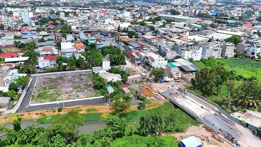 Bán đất ql13 khu đồng bộ số lượng lớn, giá chỉ 6,4 tỷ, sổ riêng, xây dựng 6 tầng