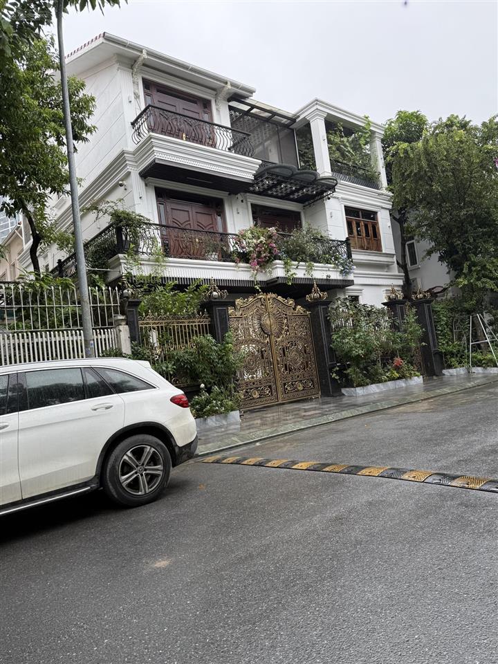 Biệt thự làng việt kiều châu âu mộ laolô góc, kinh doanh cà phê