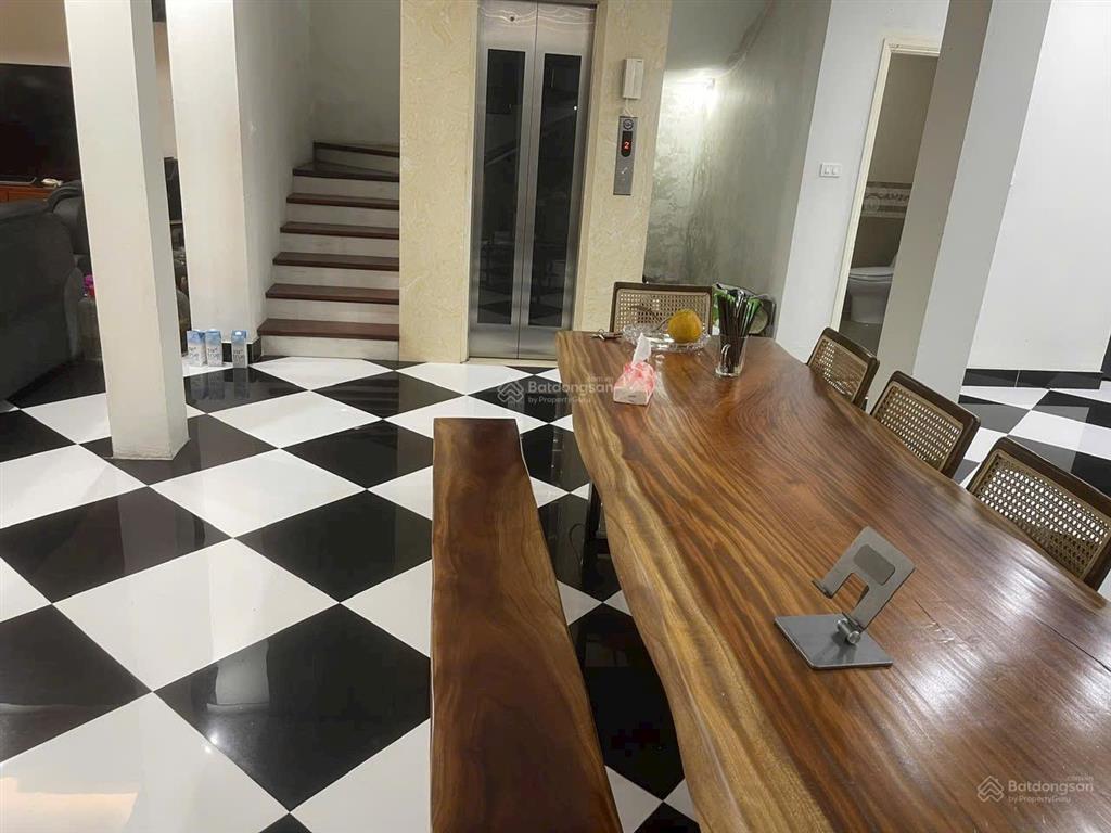 Biệt thự văn phú 220m2, mt 12m, vị trí đắc địa, nở hậu, 35.x tỷ, hoàn thiện thang máy