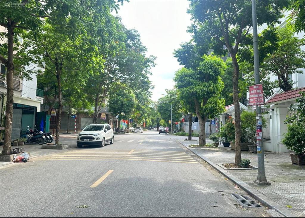 Biệt thự văn phú 220m2, mt 12m, vị trí đắc địa, nở hậu, 35.x tỷ, hoàn thiện thang máy