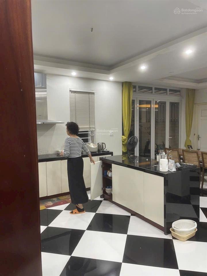 Biệt thự văn phú 220m2, mt 12m, vị trí đắc địa, nở hậu, 35.x tỷ, hoàn thiện thang máy