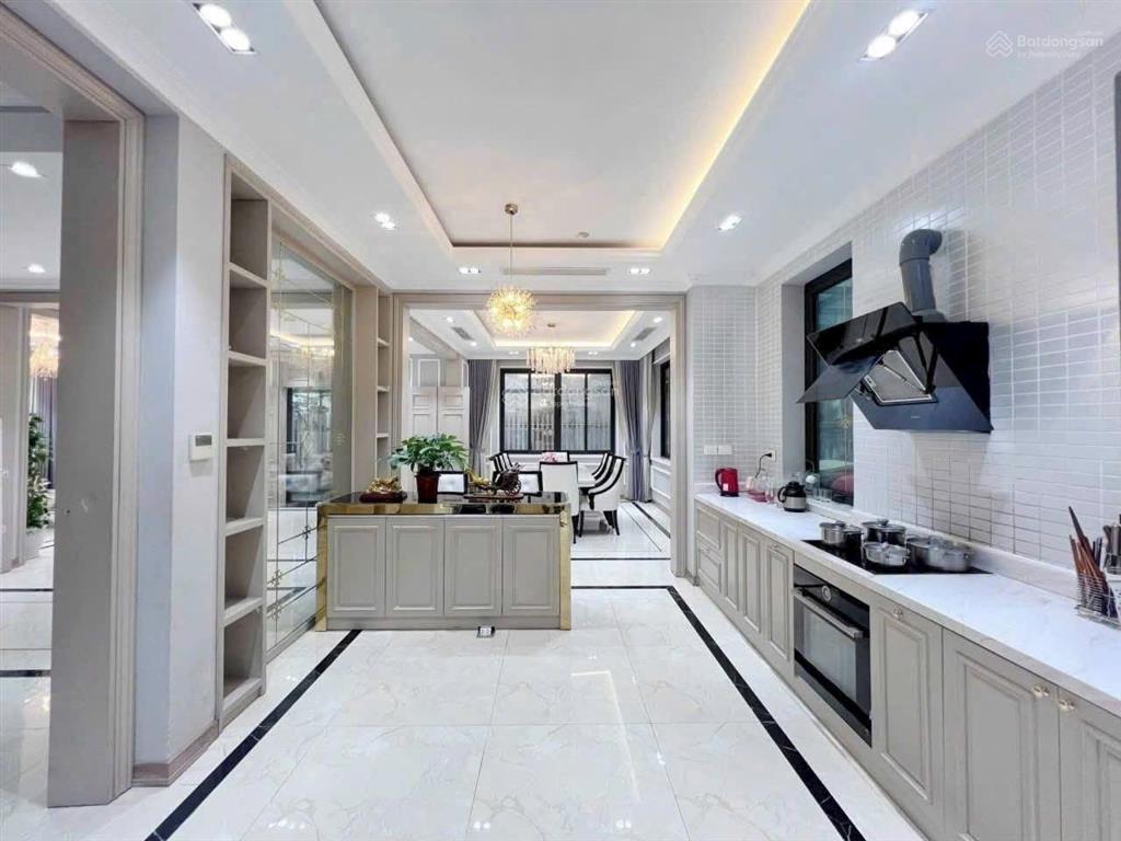 Hạ chào 6 tỷ!! bt làng việt kiều châu âu  vị trí kinh doanh cực sướng  dt 260m2 mt 15m