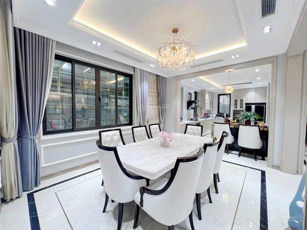 Hạ chào 6 tỷ!! bt làng việt kiều châu âu  vị trí kinh doanh cực sướng  dt 260m2 mt 15m