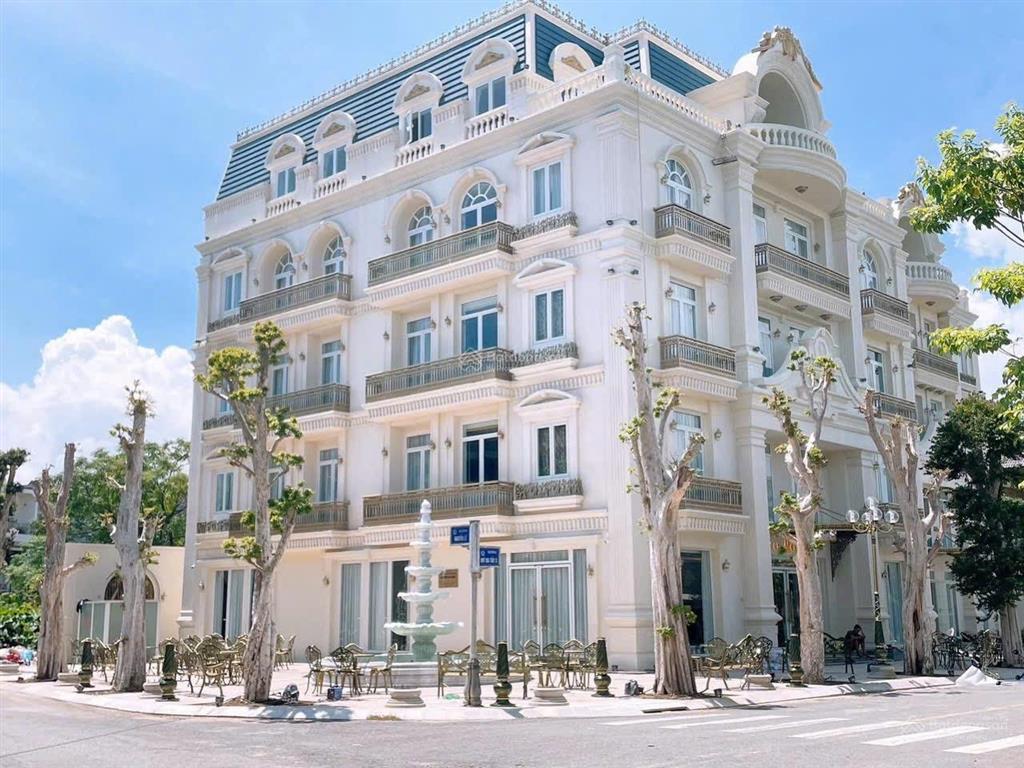 Chính chủ cần bán nhà 2 tầng giá tốt vị trí sát lô góc khu nam việt á.  loan 0979 141 ***