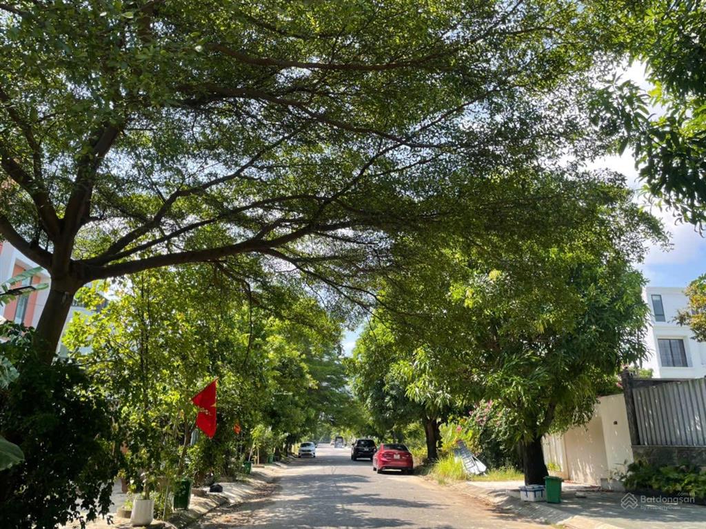 Chính chủ bán lô nước mặn 2 view biệt thự khu nam việt á.  loan 0979 141 ***