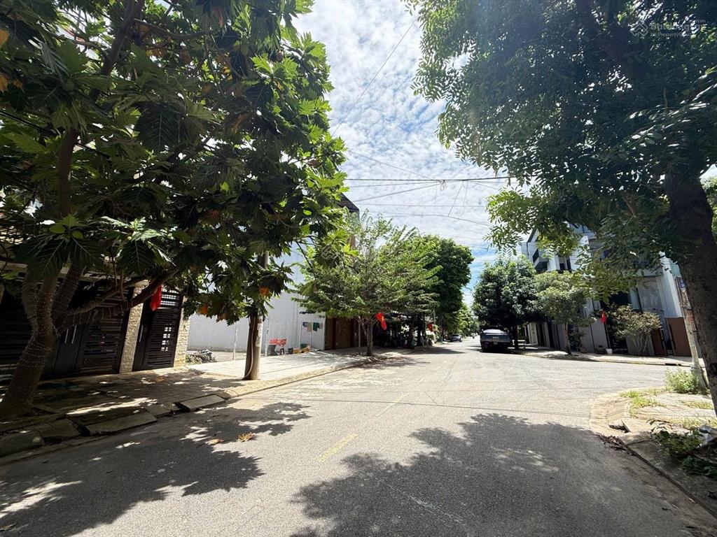 Chính chủ bán lô trương công hy gần công viên, sát sông khu nam việt á.  loan 0979 141 ***