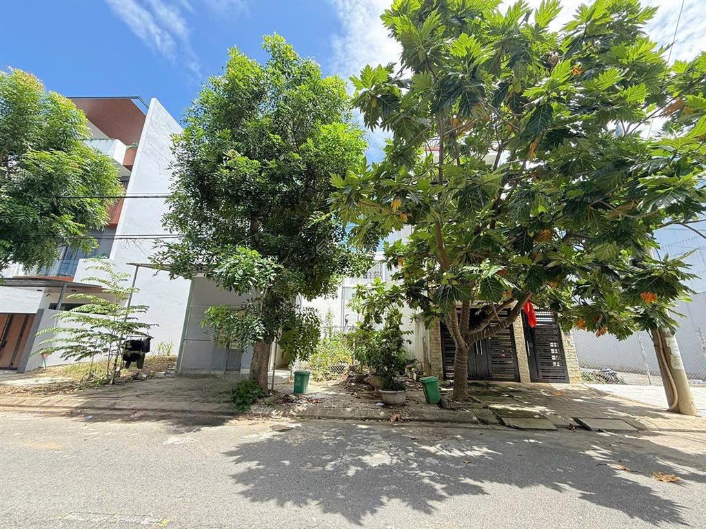 Chính chủ bán lô trương công hy gần công viên, sát sông khu nam việt á.  loan 0979 141 ***