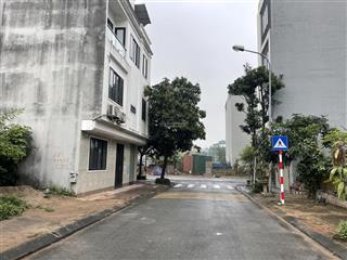 Bán đất tái định cư giang biên, 73m2 cạnh công viên