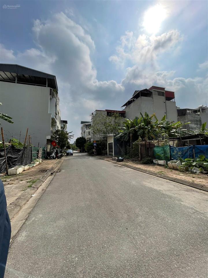 Bán đất tái định cư giang biên, 40m2 mt 4m đẹp