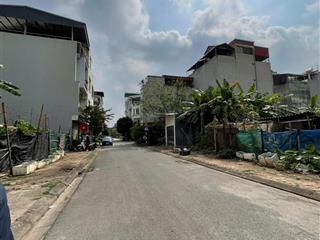 Bán đất tái định cư giang biên, 40m2 mt 4m đẹp