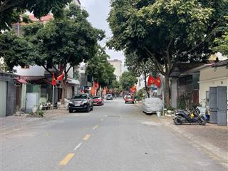 Bán đất mặt phố giang biên , đường to kinh doanh, gần hồ