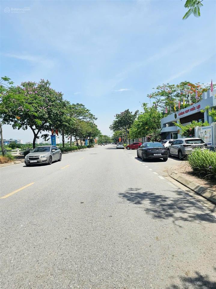 Bán đất mặt phố tại phúc lợi, 42m2 lô góc, phân khúc hiếm