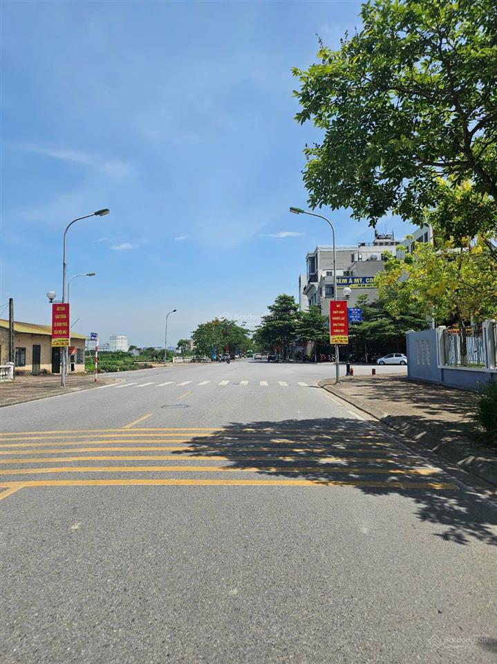 Bán đất mặt phố tại phúc lợi, 42m2 lô góc, phân khúc hiếm
