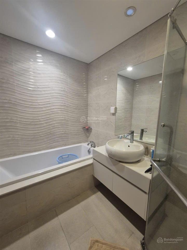 Gia đình cần bán căn 3 phòng ngủ park 12 tầng trung ban công nam giá 14 tỷ