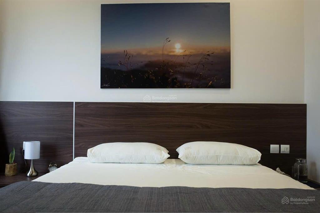 Gia đình mình cần bán căn hộ 2 phòng ngủ tầng trung view sông hồng