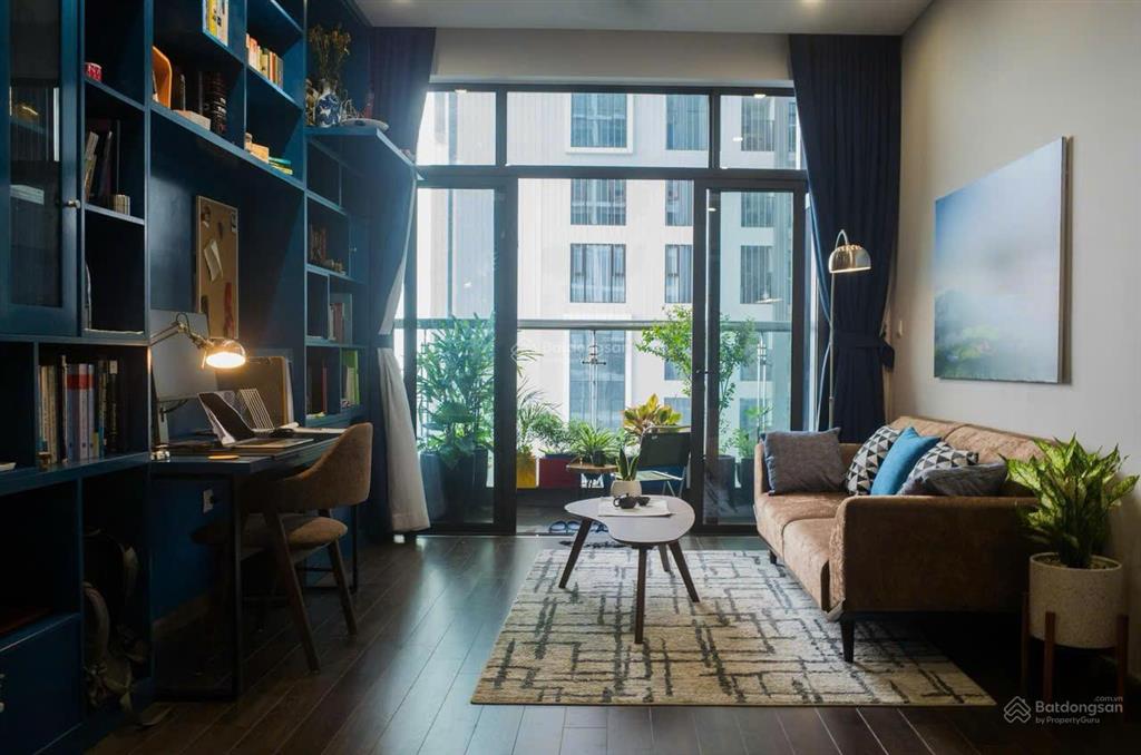 Gia đình mình cần bán căn hộ 2 phòng ngủ tầng trung view sông hồng