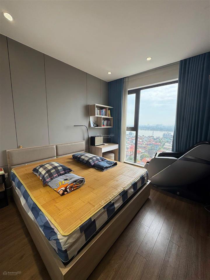 Chính chủ cần bán căn hộ 3 phòng ngủ view sông hồng