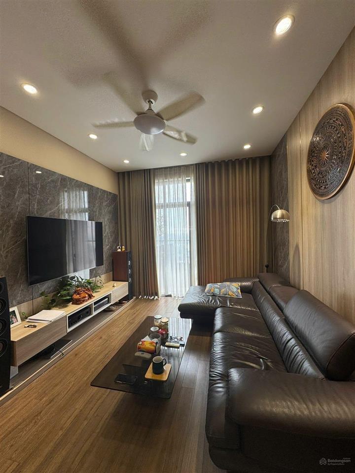 Chính chủ cần bán căn hộ 3 phòng ngủ view sông hồng