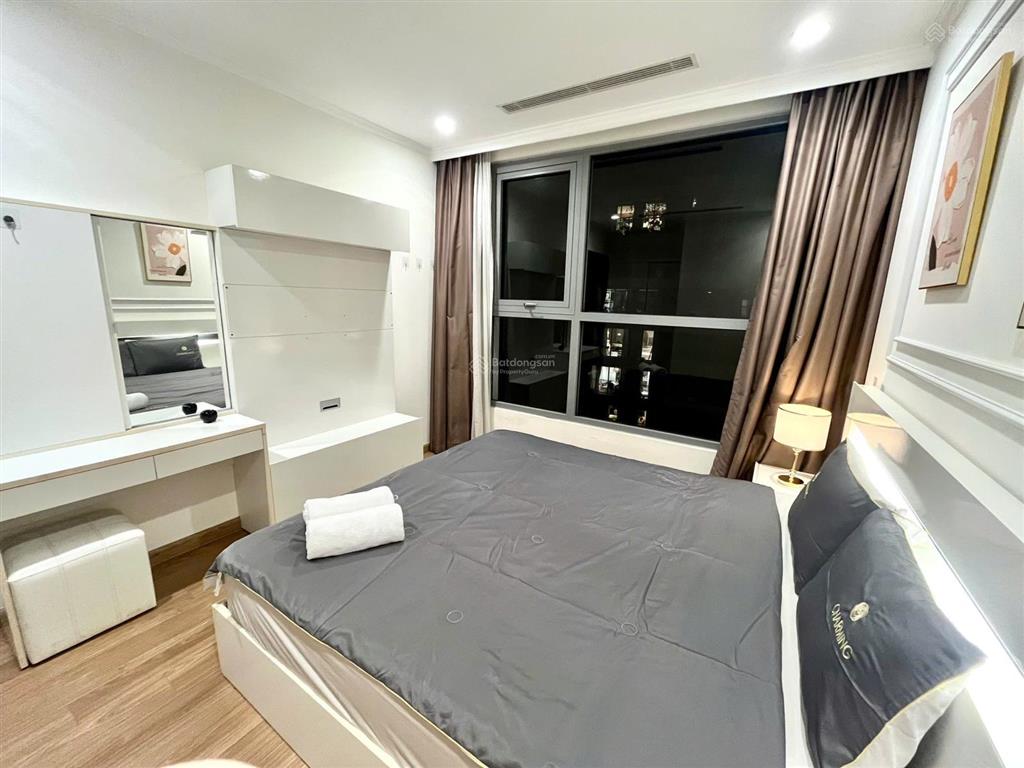 Cho thuê căn hộ 2 phòng ngủ 80m2 park hill premium