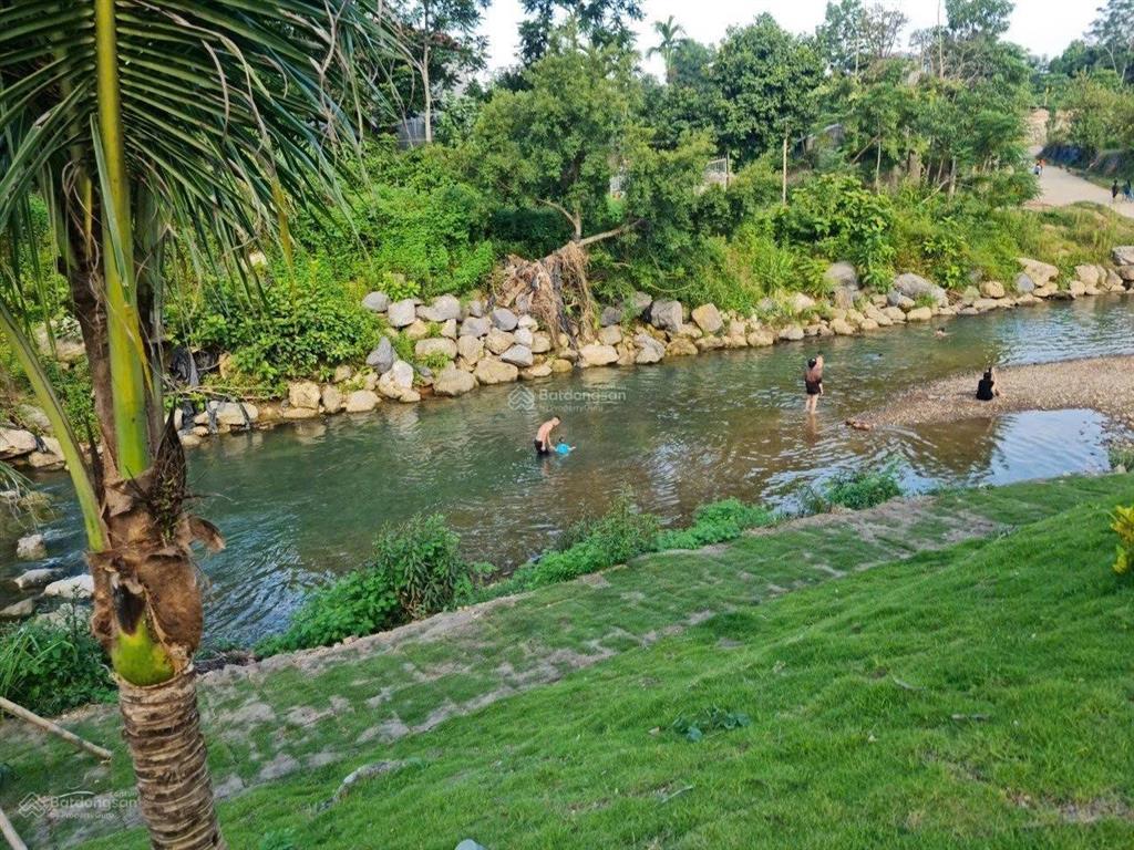 Cần bán homestay 1528m2 bám suối đang kinh doanh ổn định