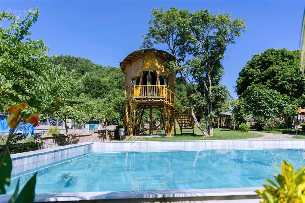 Cần bán homestay 1528m2 bám suối đang kinh doanh ổn định