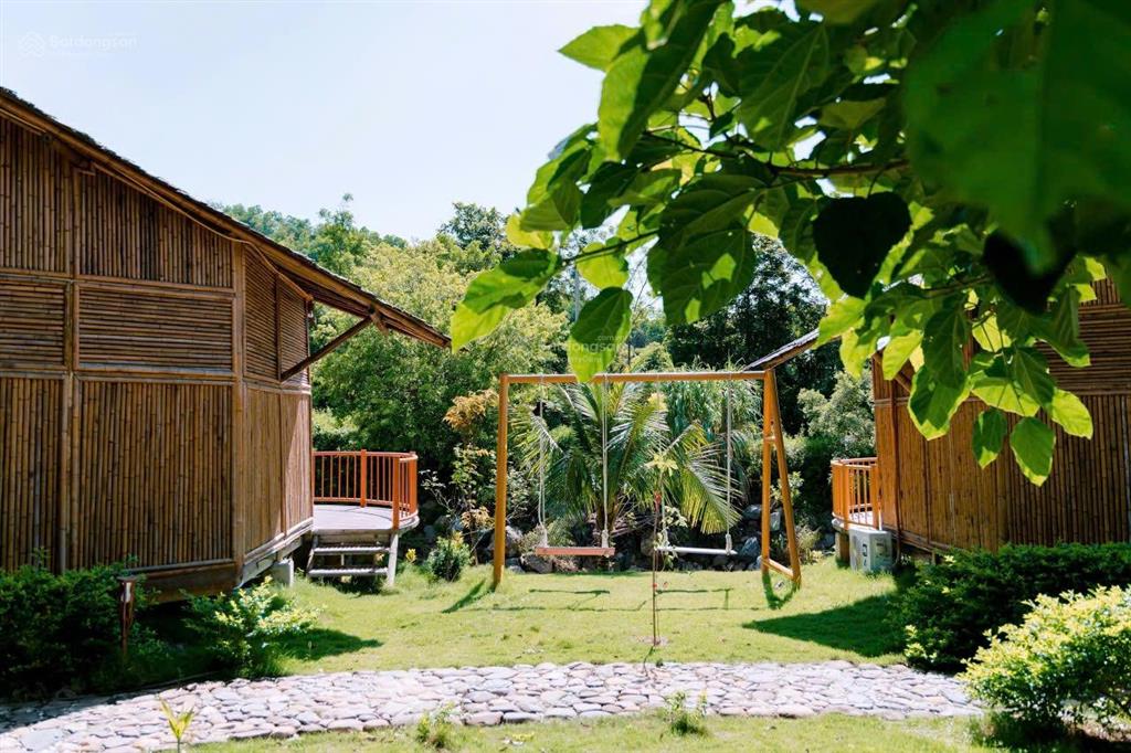 Cần bán homestay 1528m2 bám suối đang kinh doanh ổn định