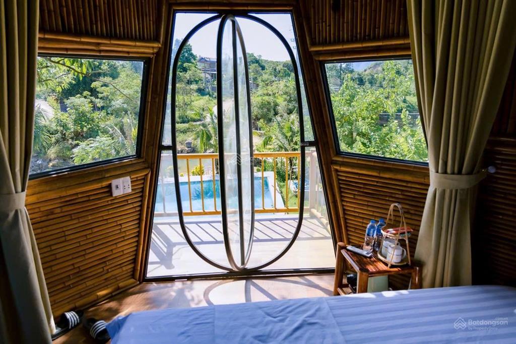 Cần bán homestay 1528m2 bám suối đang kinh doanh ổn định