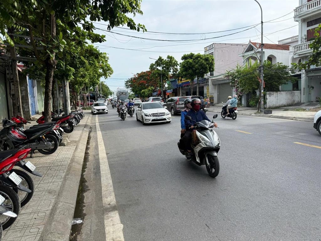 Gia đình không sử dụng. cần chuyển nhượng nhà 2 tầng mặt đường trần tất văn kiến an  hải phòng!
