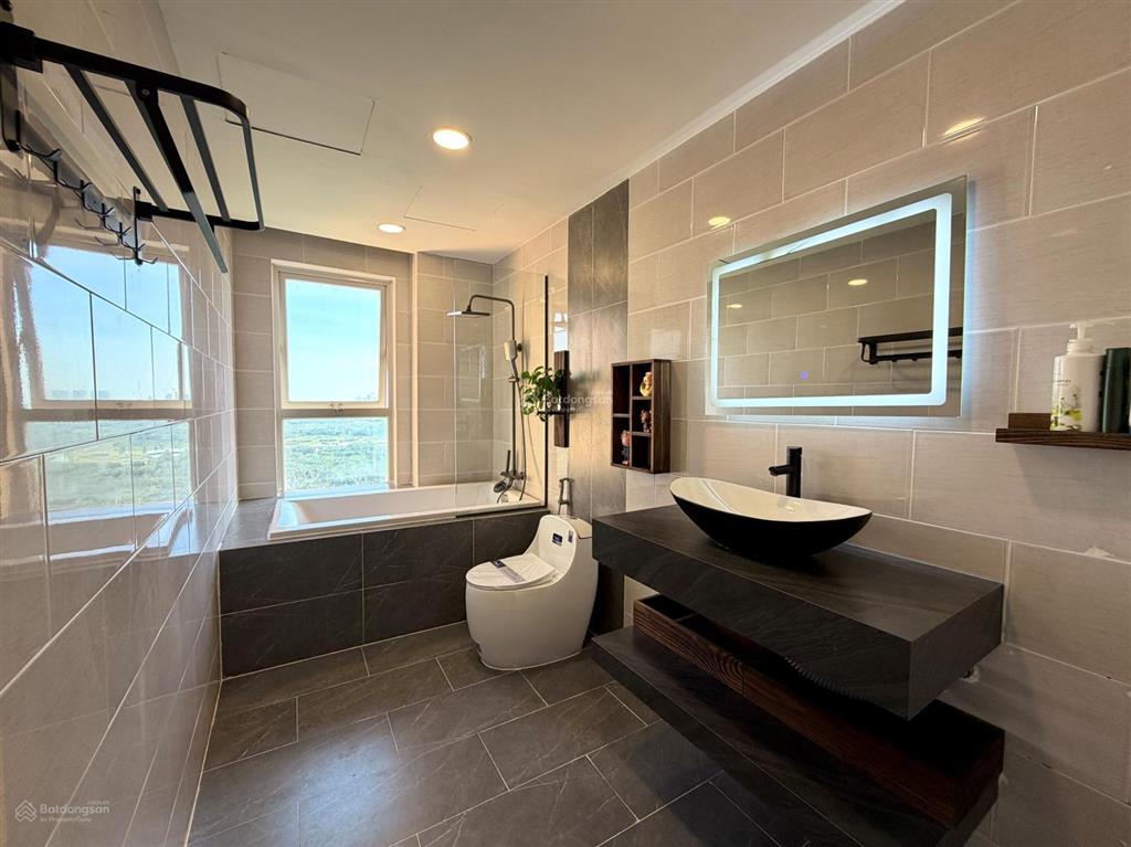 Bán căn hộ dragon hill 1  119,5m2 (3pn + 2wc)  sổ hồng, view phú mỹ hưng, căn góc, decor đẹp
