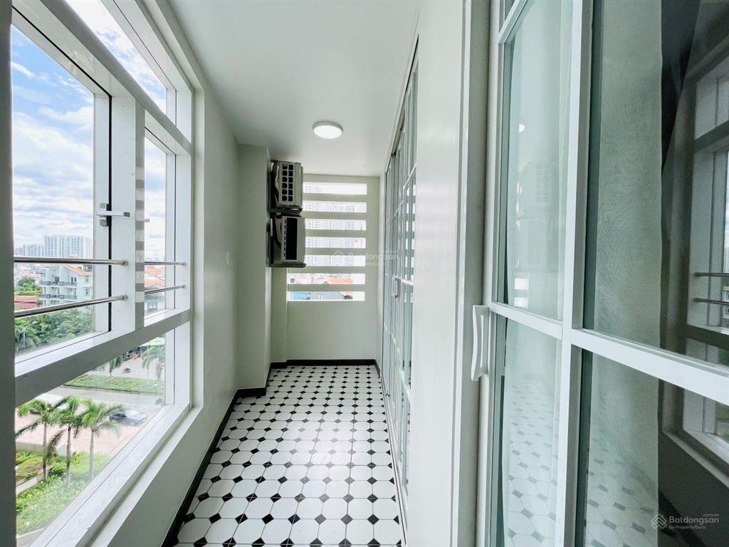 Him lam riverside, q.7  118.6m (3pn + 2wc + 2 balcony)  sổ hồng. căn góc. decor đẹp cao cấp