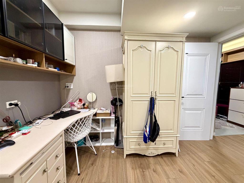 Cosmo city, nguyễn thị thập, q.7  121,7m (3pn+2wc+2 logia)  sổ hồng. căn góc. view trường việt úc