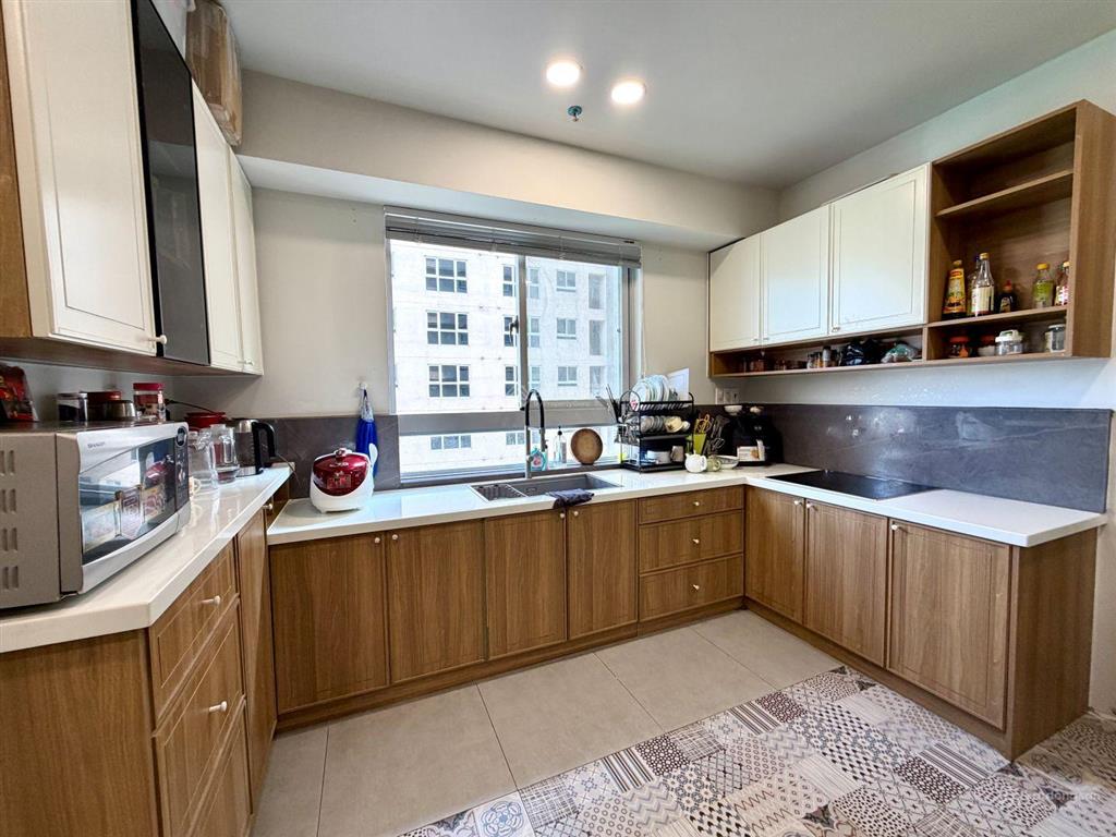 Cosmo city, nguyễn thị thập, q.7  121,7m (3pn+2wc+2 logia)  sổ hồng. căn góc. view trường việt úc