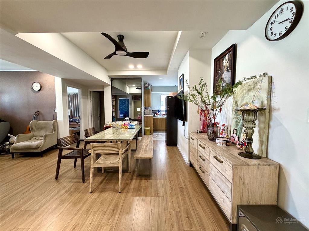 Cosmo city, nguyễn thị thập, q.7  121,7m (3pn+2wc+2 logia)  sổ hồng. căn góc. view trường việt úc